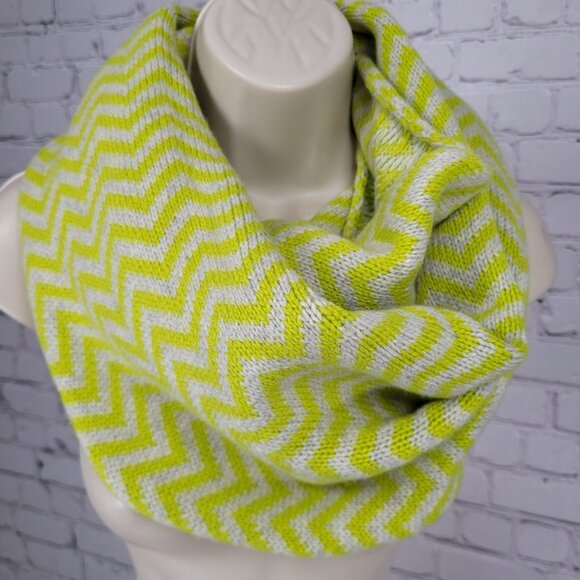 J.Crew Green Wool Blend Knit Chevron Print Infinity Loop Scarf 58x14" - Picture 5 of 7